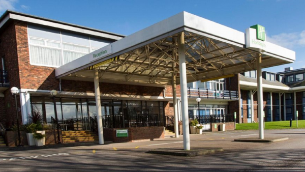 Open Lobby Dining at the Holiday Inn Luton South